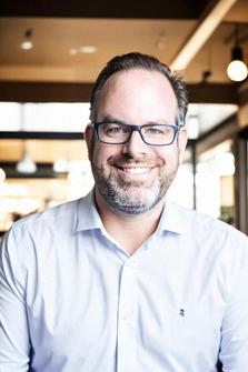 Stephan Lendi is a Journalist based in Zürich, specializing in Business and Current Affairs with expertise in Audio package (Radio / Podcast) and Feature Stories. Available for freelance assignments on Paydesk. Speaks English and German