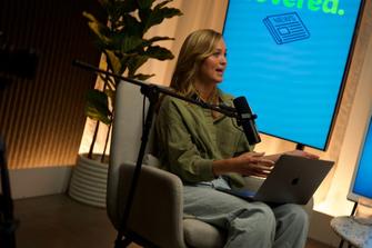 Annie Pullar is a Journalist based in Paris, specializing in Politics and Current Affairs with expertise in Audio package (Radio / Podcast) and Interview (Video / Broadcast). Available for freelance assignments on Paydesk. Speaks English and French