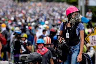 Fabiana Rondón is a Journalist based in Caracas, specializing in Research and Fact Checking with expertise in Documentaries and Fact Checking. Available for freelance assignments on Paydesk. Speaks English
